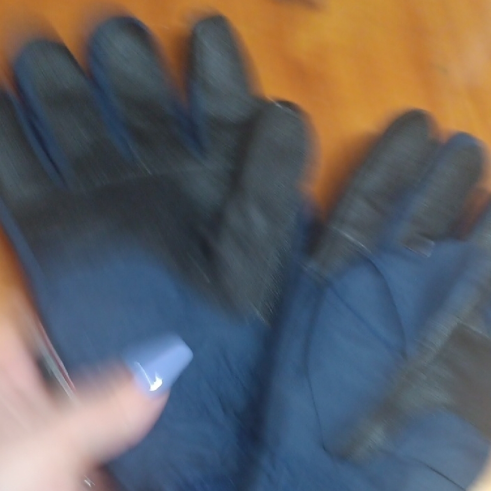 Hat and gloves bundle - Picture 5 of 14